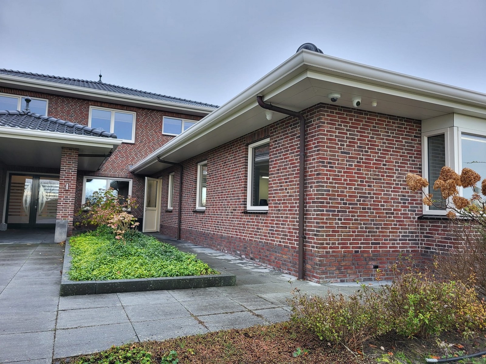 WhatsApp Image 2025-10-21 at 10.27.30 (1)_1600x1200 WhatsApp Image 2025-10-21 at 10.27.30 (1)_1600x1200